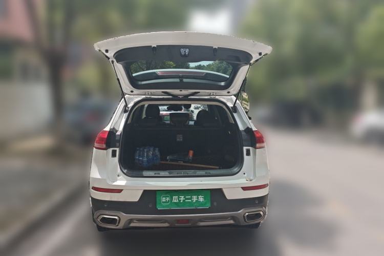 Used Haval H6 2017 Red Label 2.0T Automatic Two-Wheel Drive ZhiShang Model Trunk