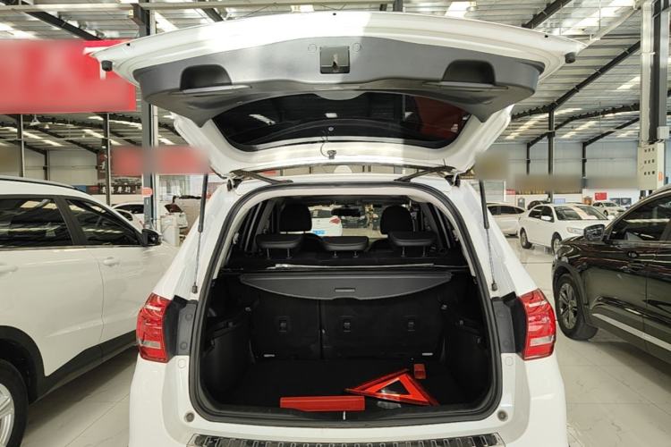Used Haval H6 2017 Red-Label Sport Edition 1.5T Manual Two-Wheel Drive Elite Model Trunk