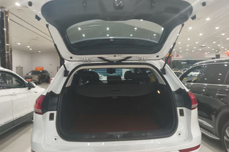 Used Haval H6 2017 Red Label 2.0T Automatic Two-Wheel Drive ZhiShang Model Trunk