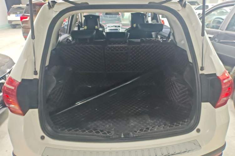Used Haval H6 2017 Red-Label Sport Edition 1.5T Manual Two-Wheel Drive Elite Model Trunk