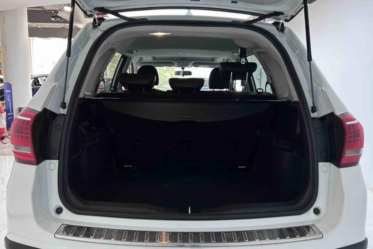 Used Haval H6 2017 Red-Label Sport Edition 1.5T Automatic Two-Wheel Drive Luxury Model Trunk