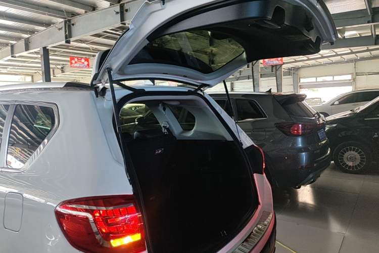 Used Haval H6 2017 Red-Label Sport Edition 1.5T Automatic Two-Wheel Drive Luxury Model Trunk