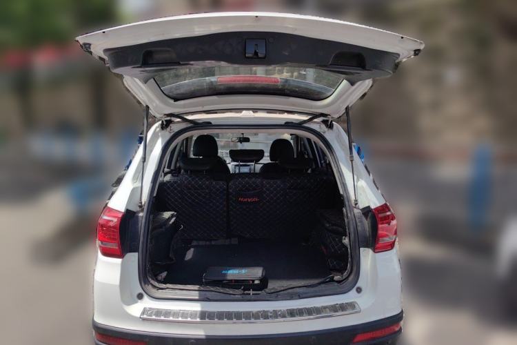 Used Haval H6 2017 Red-Label Sport Edition 1.5T Manual Two-Wheel Drive Elite Model Trunk