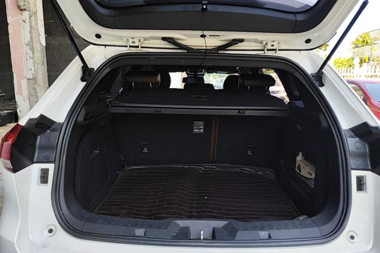 Used Haval H6 2017 Red-Label 1.5T Automatic Two-Wheel Drive Smart Edition Trunk