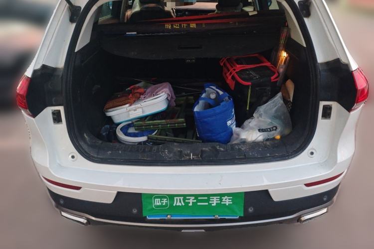 Used Haval H6 2017 Red Label 2.0T Automatic Two-Wheel Drive ZhiShang Model Trunk