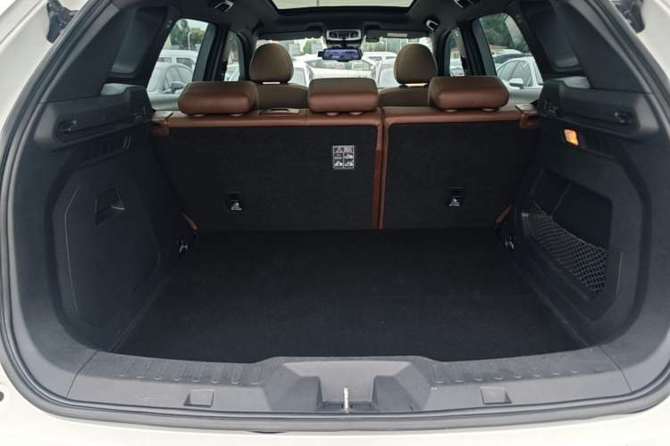 Used Haval H6 2017 Red-Label 1.5T Automatic Two-Wheel Drive Smart Edition Trunk