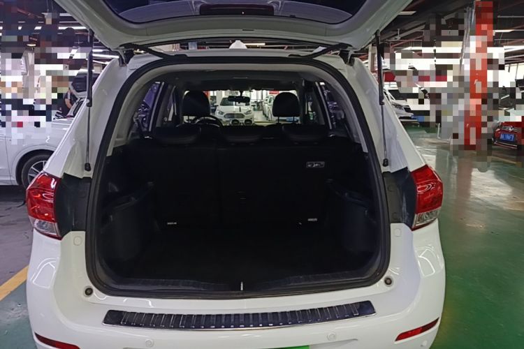 Used Haval H6 2017 Classic Edition 1.5T Manual Two-Wheel Drive Elite Model Trunk