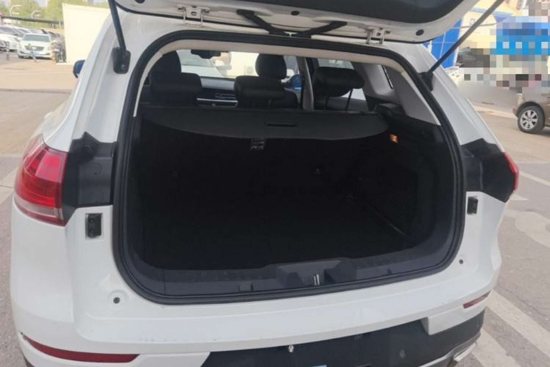 Used Haval H6 2017 Red Label 2.0T Automatic Two-Wheel Drive ZhiShang Model Trunk
