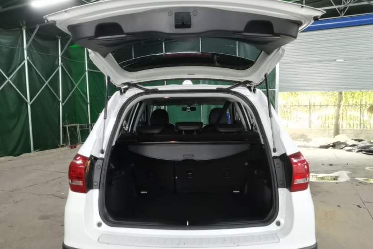 Used Haval H6 2017 Red-Label Sport Edition 1.5T Automatic Two-Wheel Drive Luxury Model Trunk
