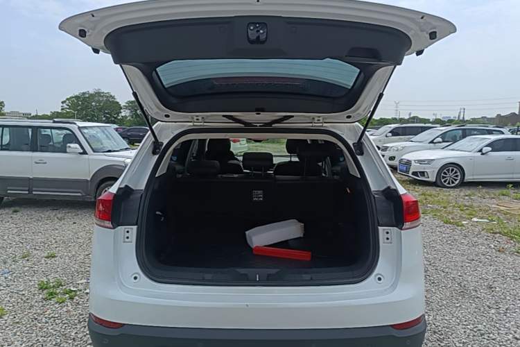 Used Haval H6 2017 Blue Label 2.0T Automatic Two-Wheel Drive Smart Edition Trunk