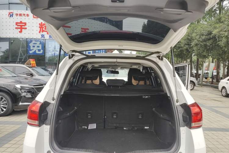 Used Haval H6 2017 Revised Blue-Label Sport Version 1.5T Automatic Two-Wheel Drive Luxury Trim Trunk