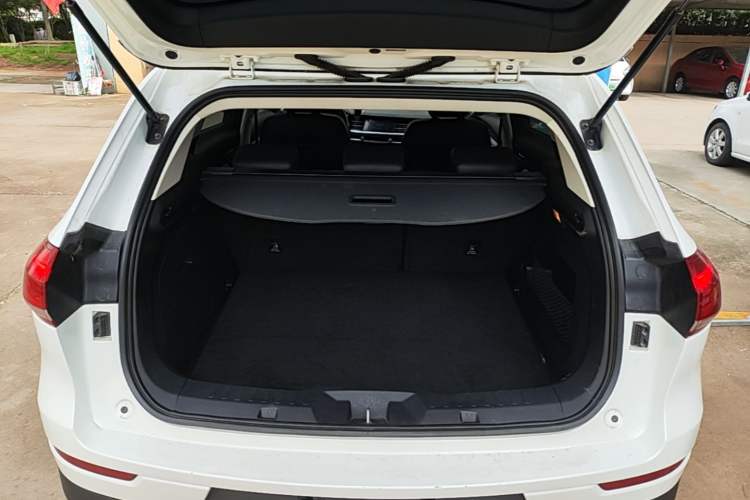 Used Haval H6 2017 Red-Label 1.3T Automatic Two-Wheel Drive Fashion Edition Trunk