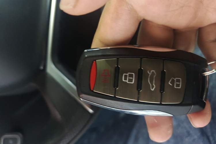 Used Haval H6 2017 Red Label 2.0T Automatic Two-Wheel Drive ZhiShang Model Vehicle Key