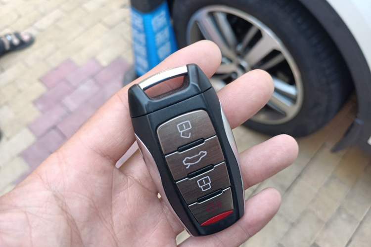 Used Haval H6 2017 Red Label 2.0T Automatic Two-Wheel Drive ZhiShang Model Vehicle Key