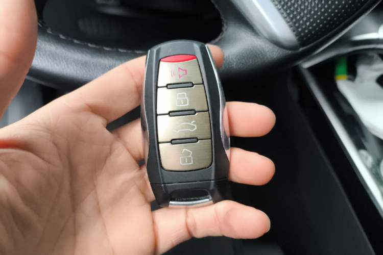 Used Haval H6 2017 Red Label 2.0T Automatic Two-Wheel Drive ZhiShang Model Vehicle Key