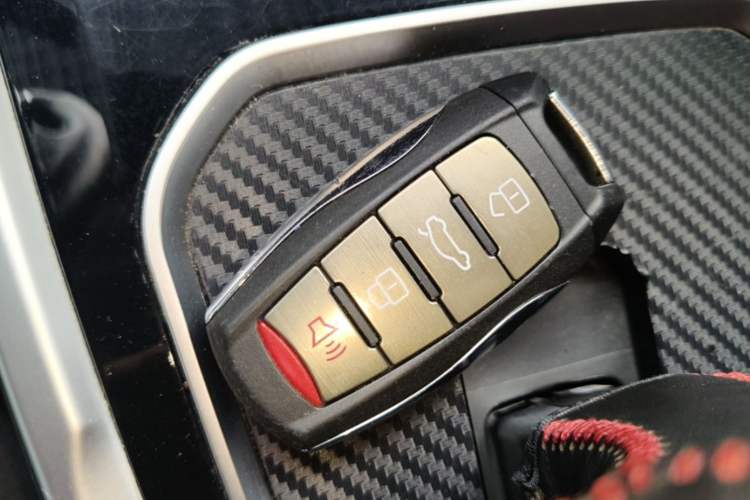 Used Haval H6 2017 Red Label 2.0T Automatic Two-Wheel Drive ZhiShang Model Vehicle Key