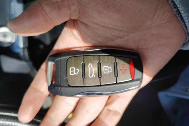 Used Haval H6 2017 Red Label 2.0T Automatic Two-Wheel Drive ZhiShang Model Vehicle Key