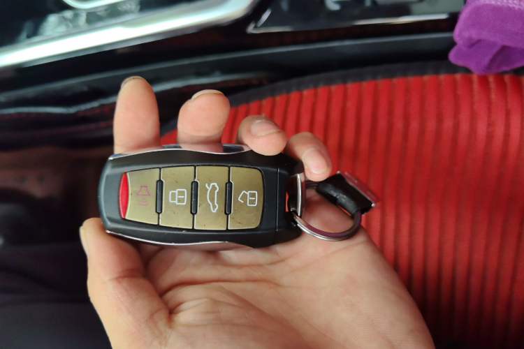 Used Haval H6 2017 Red Label 2.0T Automatic Two-Wheel Drive ZhiShang Model Vehicle Key
