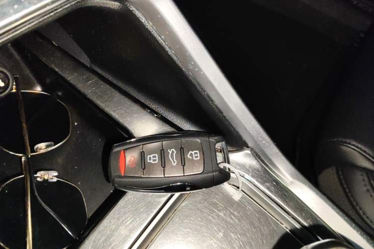 Used Haval H6 2017 Red Label 2.0T Automatic Two-Wheel Drive ZhiShang Model Vehicle Key