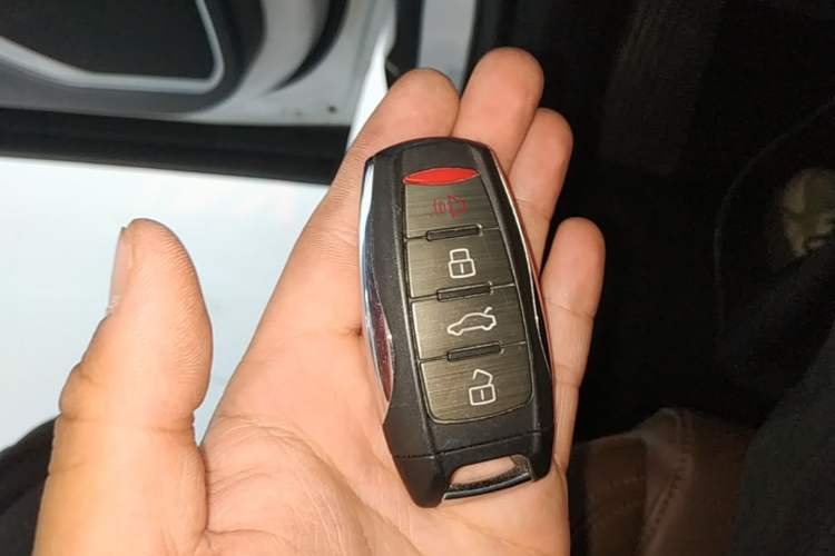 Used Haval H6 2017 Red Label 2.0T Automatic Two-Wheel Drive ZhiShang Model Vehicle Key