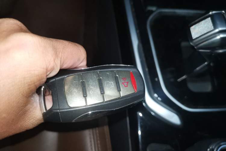 Used Haval H6 2017 Red-Label 2.0T Automatic Two-Wheel Drive Leading Edition Vehicle Key