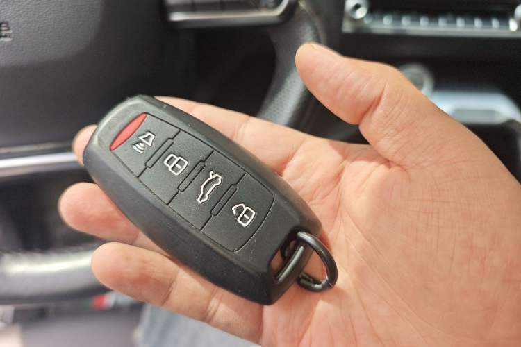 Used Haval H6 2017 Red Label 2.0T Automatic Two-Wheel Drive ZhiShang Model Vehicle Key