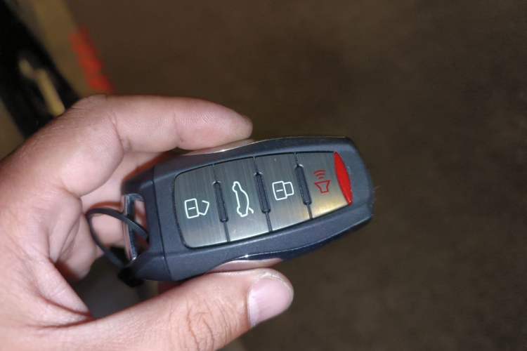 Used Haval H6 2017 Blue Label 1.5T Automatic Two-Wheel Drive ZhiShang Model Vehicle Key
