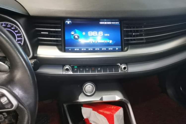 Used Haval H6 2017 Blue Label 2.0T Automatic Two-Wheel Drive Leading Model Audio And AC Panel