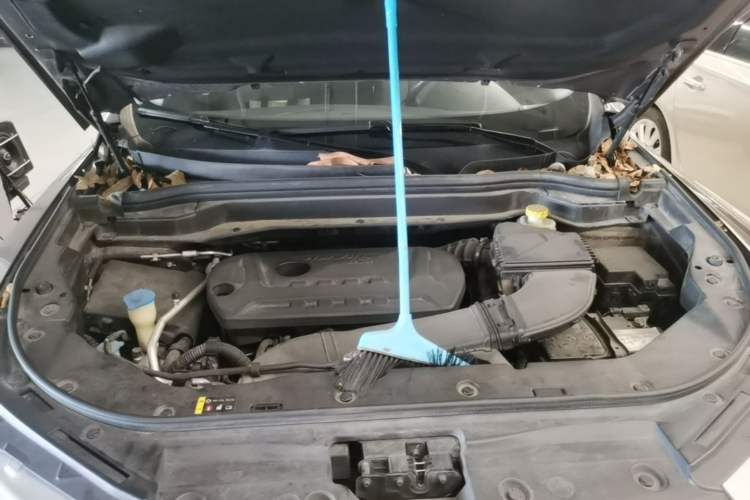 Used Haval H6 2017 Blue Label 2.0T Automatic Two-Wheel Drive Leading Model Engine Bay