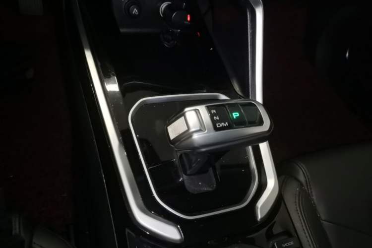 Used Haval H6 2017 Blue Label 2.0T Automatic Two-Wheel Drive Leading Model Gear Lever