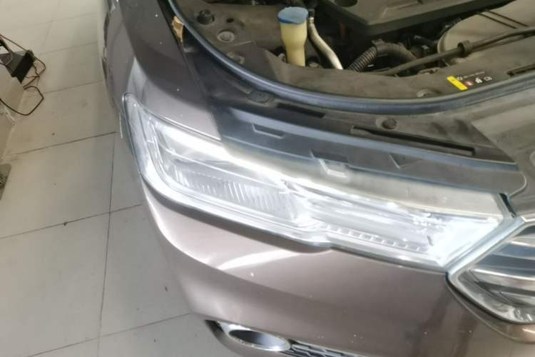 Used Haval H6 2017 Blue Label 2.0T Automatic Two-Wheel Drive Leading Model Right Front Headlight
