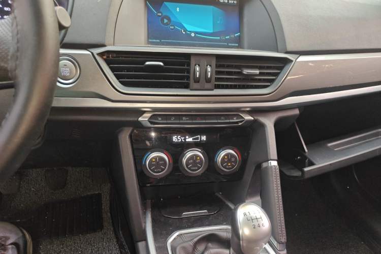 Used Haval H6 2018 Blue Label Sport Edition 1.5T Manual Two-Wheel Drive Elite Model Audio And AC Panel