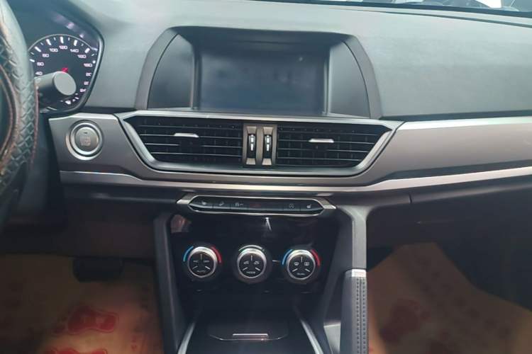 Used Haval H6 2018 Sport Edition 1.5T Automatic Two-Wheel Drive Elite Model China V Standard Audio And AC Panel