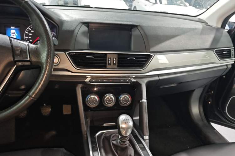 Used Haval H6 2018 Sport Edition 1.5T Manual Two-Wheel Drive Elite Model China V Standard Audio And AC Panel