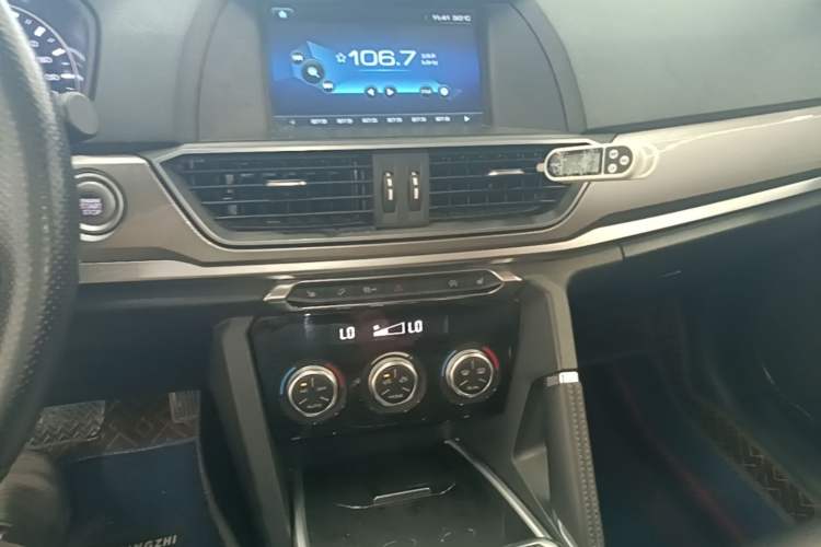 Used Haval H6 2018 Red-Label Sport Edition 1.5T Automatic Two-Wheel Drive Elite Model Audio And AC Panel