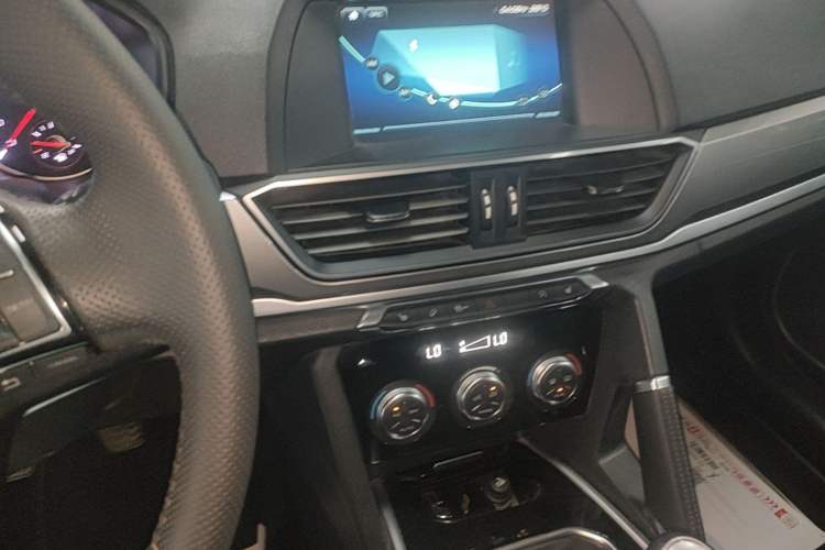 Used Haval H6 2018 Red-Label Sport Version 1.5T Manual Two-Wheel Drive Elite Model Audio And AC Panel