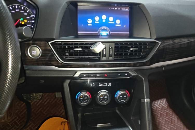 Used Haval H6 2018 Sport Edition 1.5T Automatic Two-Wheel Drive Elite Model China V Standard Audio And AC Panel