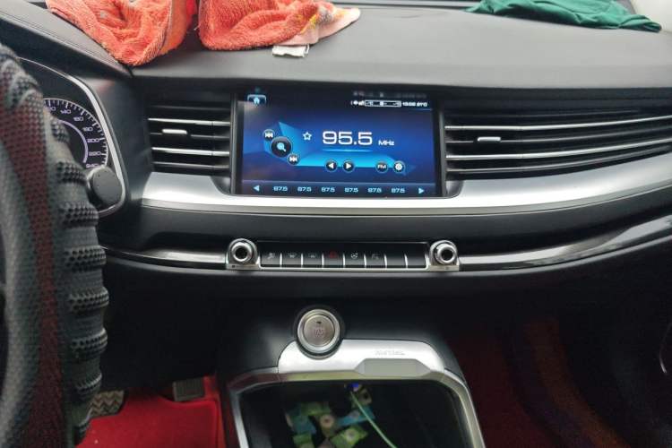 Used Haval H6 2018 Blue-Label 1.5T Automatic Luxury Model Audio And AC Panel