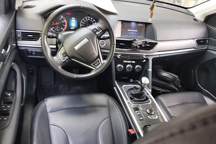 Used Haval H6 2018 Sport Edition 1.5T Manual Two-Wheel Drive Elite Model China V Standard Center Console
