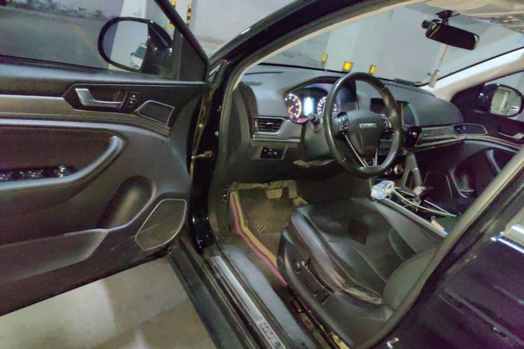 Used Haval H6 2018 Sport Edition 1.5T Automatic Two-Wheel Drive Elite Model China V Standard Driver Seat