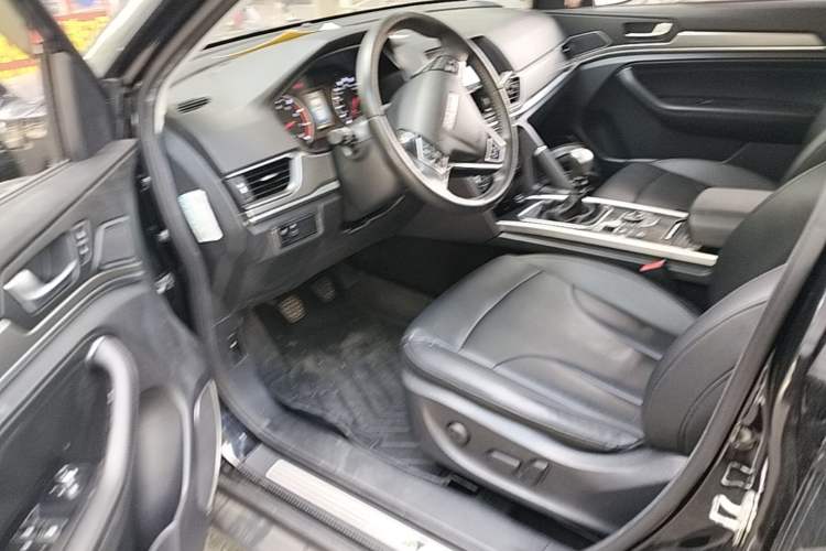 Used Haval H6 2018 Sport Edition 1.5T Manual Two-Wheel Drive Elite Model China V Standard Driver Seat