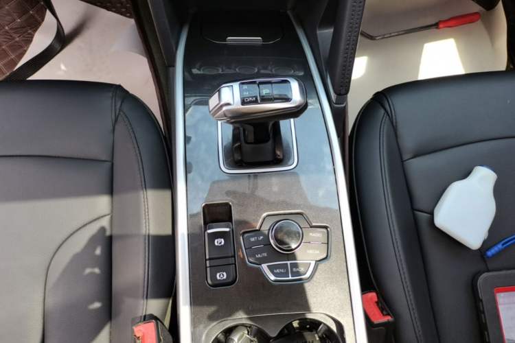 Used Haval H6 2018 Red-Label Sport Edition 1.5T Automatic Two-Wheel Drive Elite Model Gear Lever
