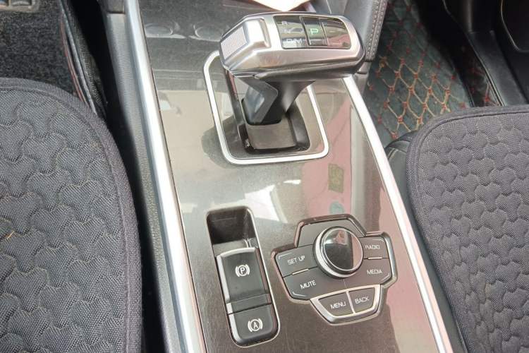 Used Haval H6 2018 Blue Label Sport Edition 1.5T Automatic Two-Wheel Drive Elite Model Gear Lever