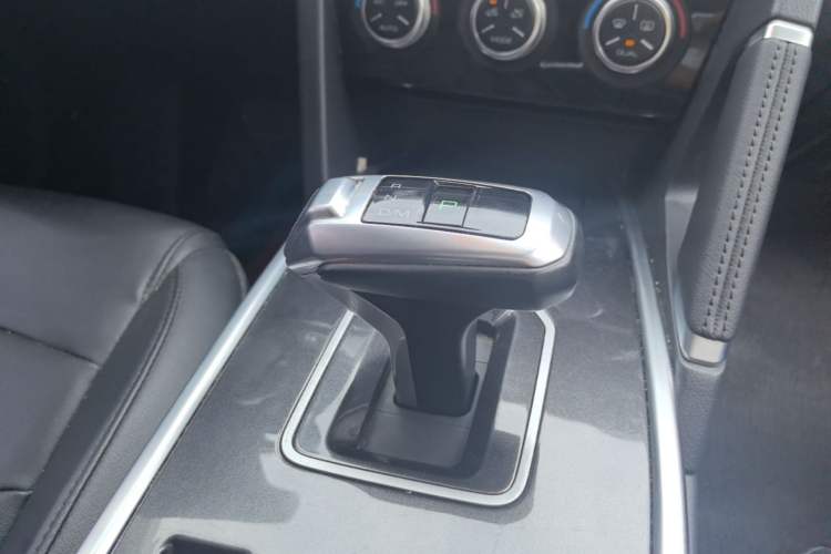 Used Haval H6 2018 Red-Label Sport Edition 1.5T Automatic Two-Wheel Drive Elite Model Gear Lever