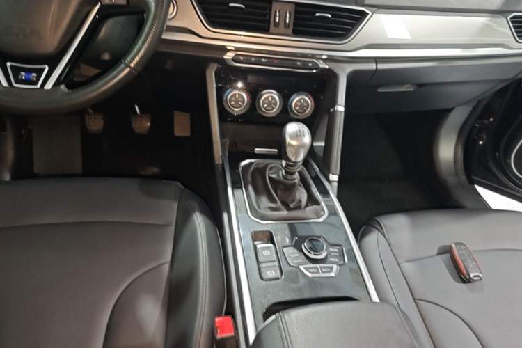 Used Haval H6 2018 Sport Edition 1.5T Manual Two-Wheel Drive Elite Model China V Standard Gear Lever