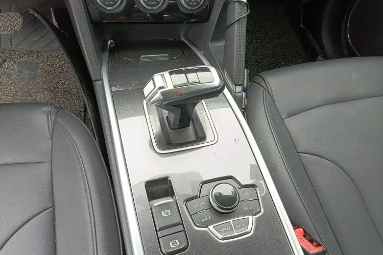 Used Haval H6 2018 Blue Label Sport Edition 1.5T Automatic Two-Wheel Drive Elite Model Gear Lever