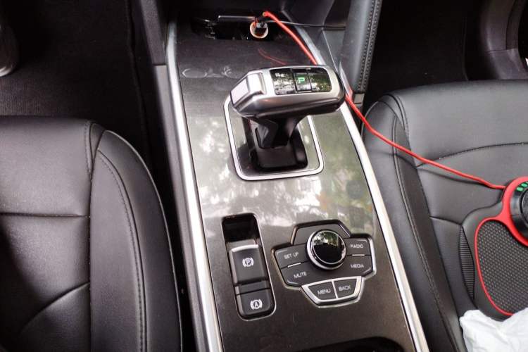 Used Haval H6 2018 Blue Label Sport Edition 1.5T Automatic Two-Wheel Drive Elite Model Gear Lever