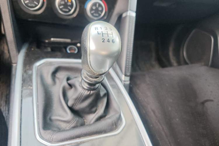 Used Haval H6 2018 Blue Label Sport Edition 1.5T Manual Two-Wheel Drive Elite Model Gear Lever