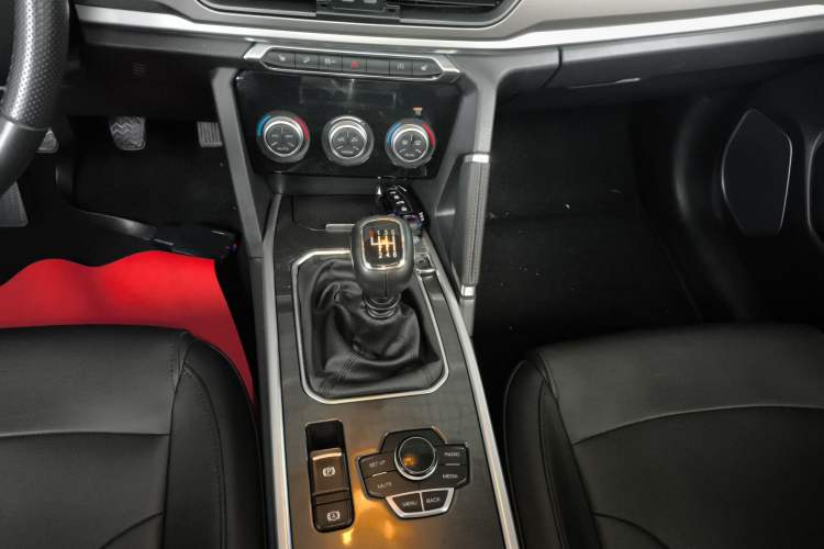 Used Haval H6 2018 Red-Label Sport Version 1.5T Manual Two-Wheel Drive Elite Model Gear Lever