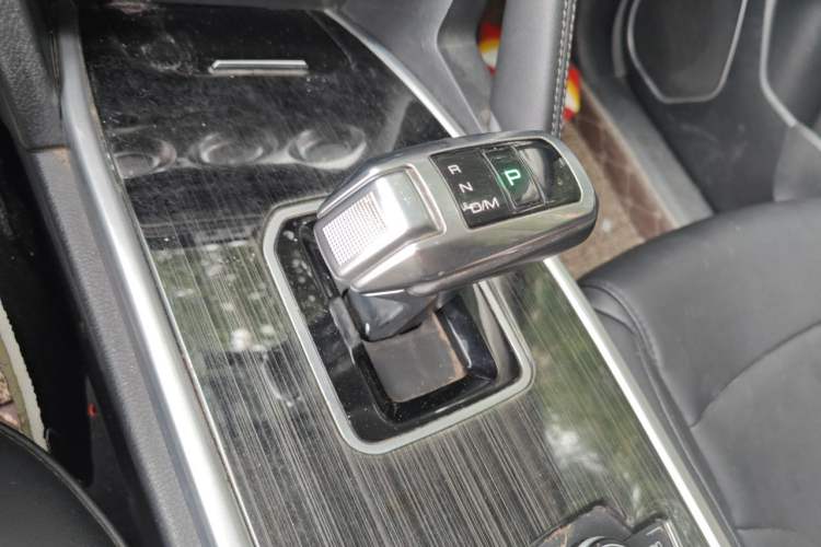 Used Haval H6 2018 Red-Label Sport Edition 1.5T Automatic Two-Wheel Drive Elite Model Gear Lever